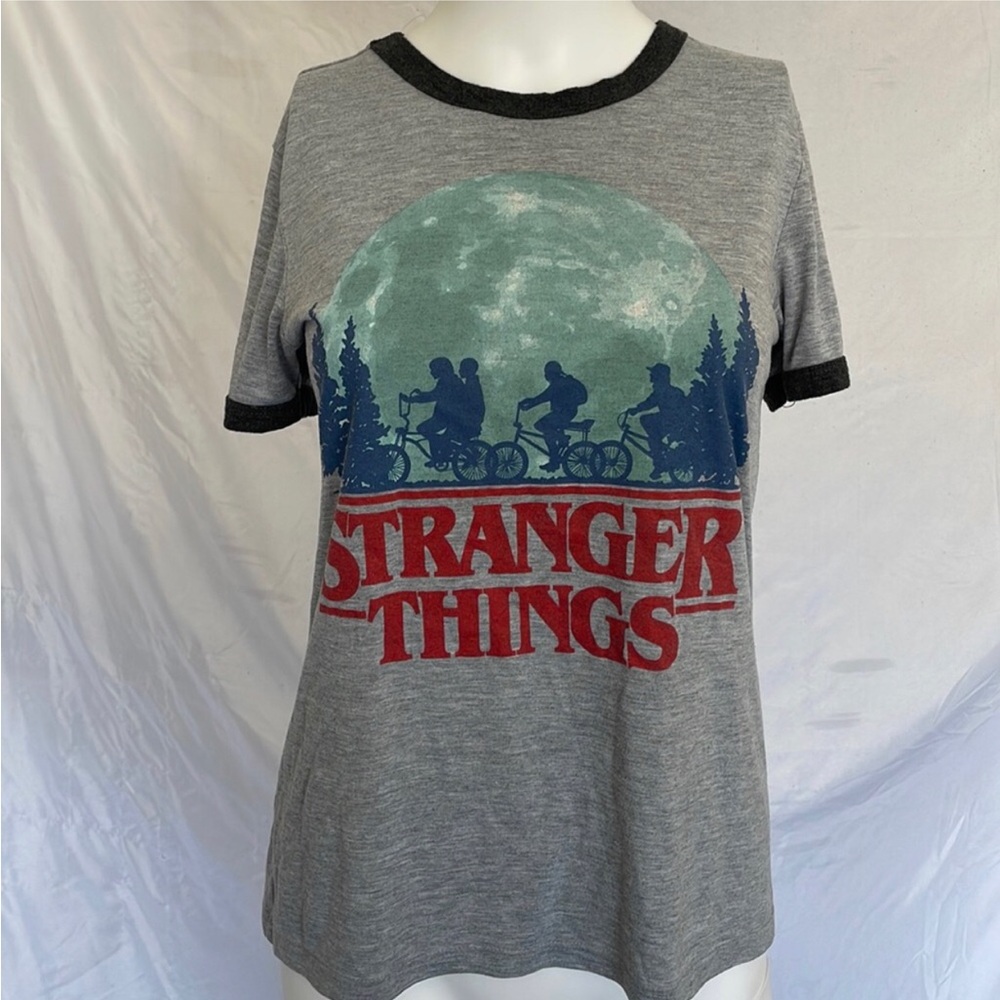 Netflix Stranger Things Gray and Black Tee size Large EUC